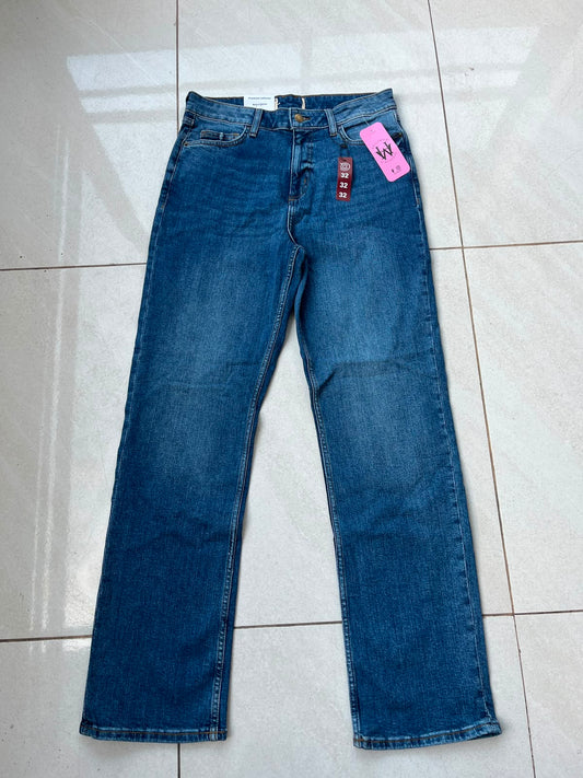 HIGH RISE STRAIGHT LEG JEAN