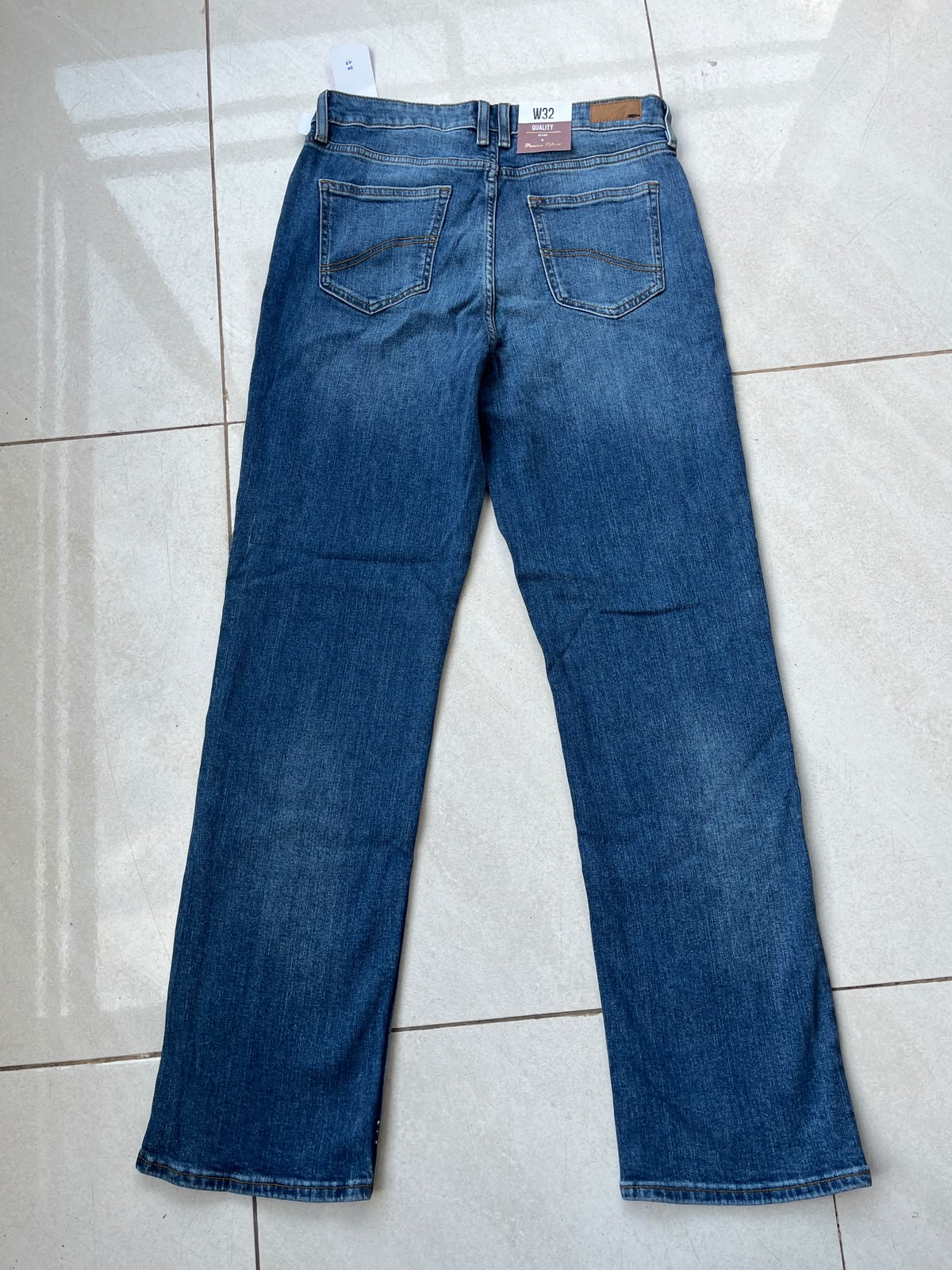 HIGH RISE STRAIGHT LEG JEAN