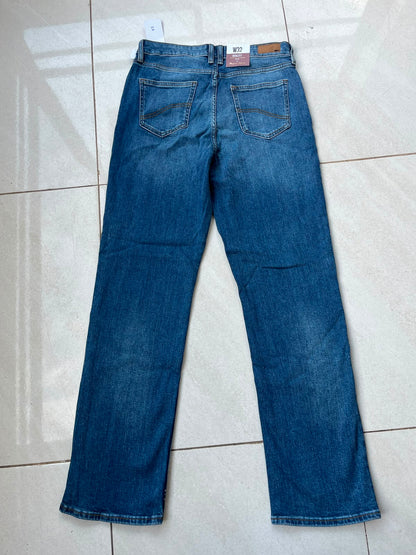 HIGH RISE STRAIGHT LEG JEAN