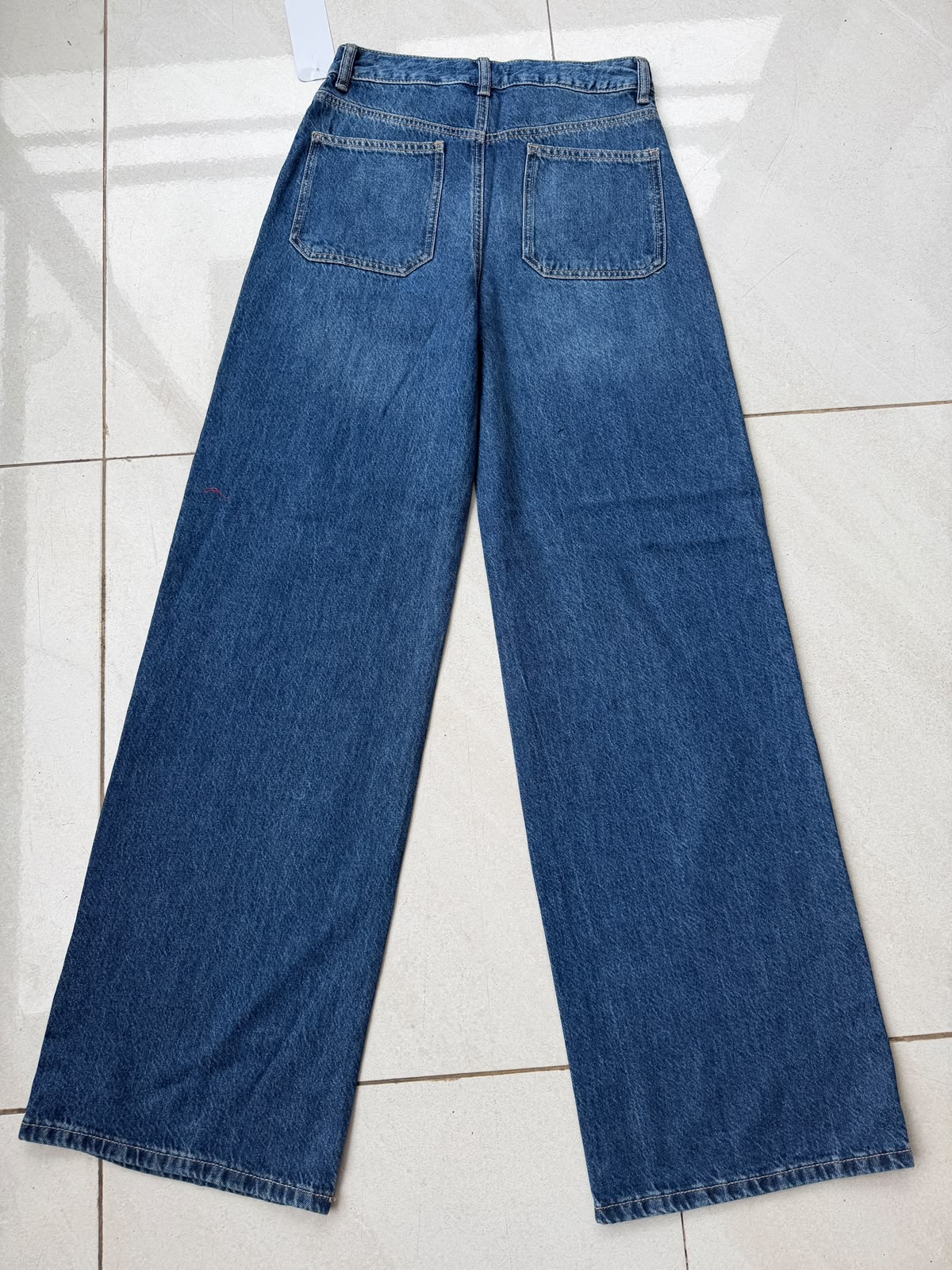 HIGH RISE BUTTON DETAIL WIDE LEG JEAN