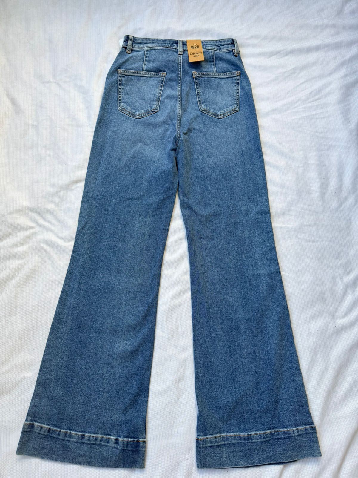 FRONT POCKET DETAIL HIGH  RISE LOOSE FLARE JEAN