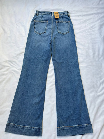 FRONT POCKET DETAIL HIGH  RISE LOOSE FLARE JEAN