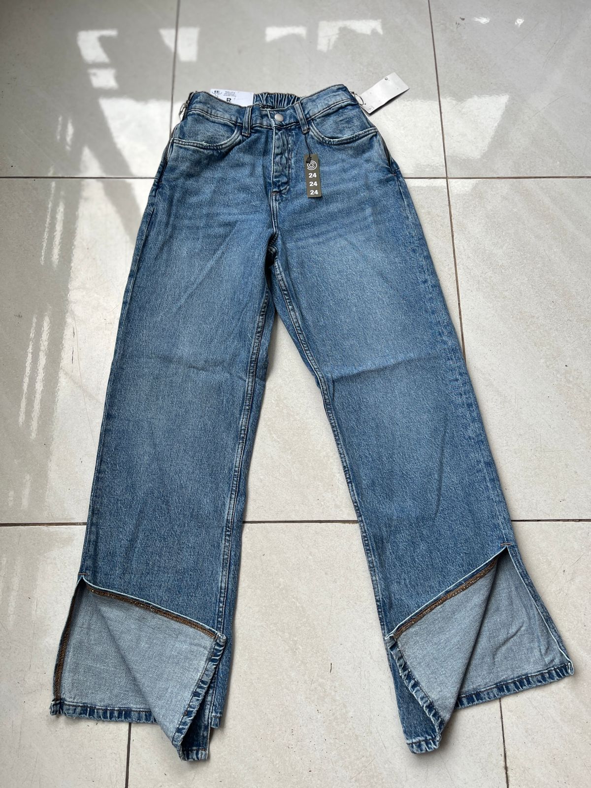 HIGH RISE STRAIGHT LEG JEAN