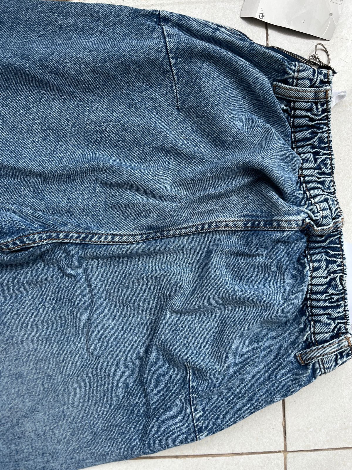 HIGH RISE STRAIGHT LEG JEAN