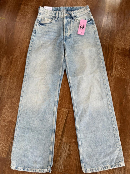 HIGH RISE STRAIGHT LEG JEAN