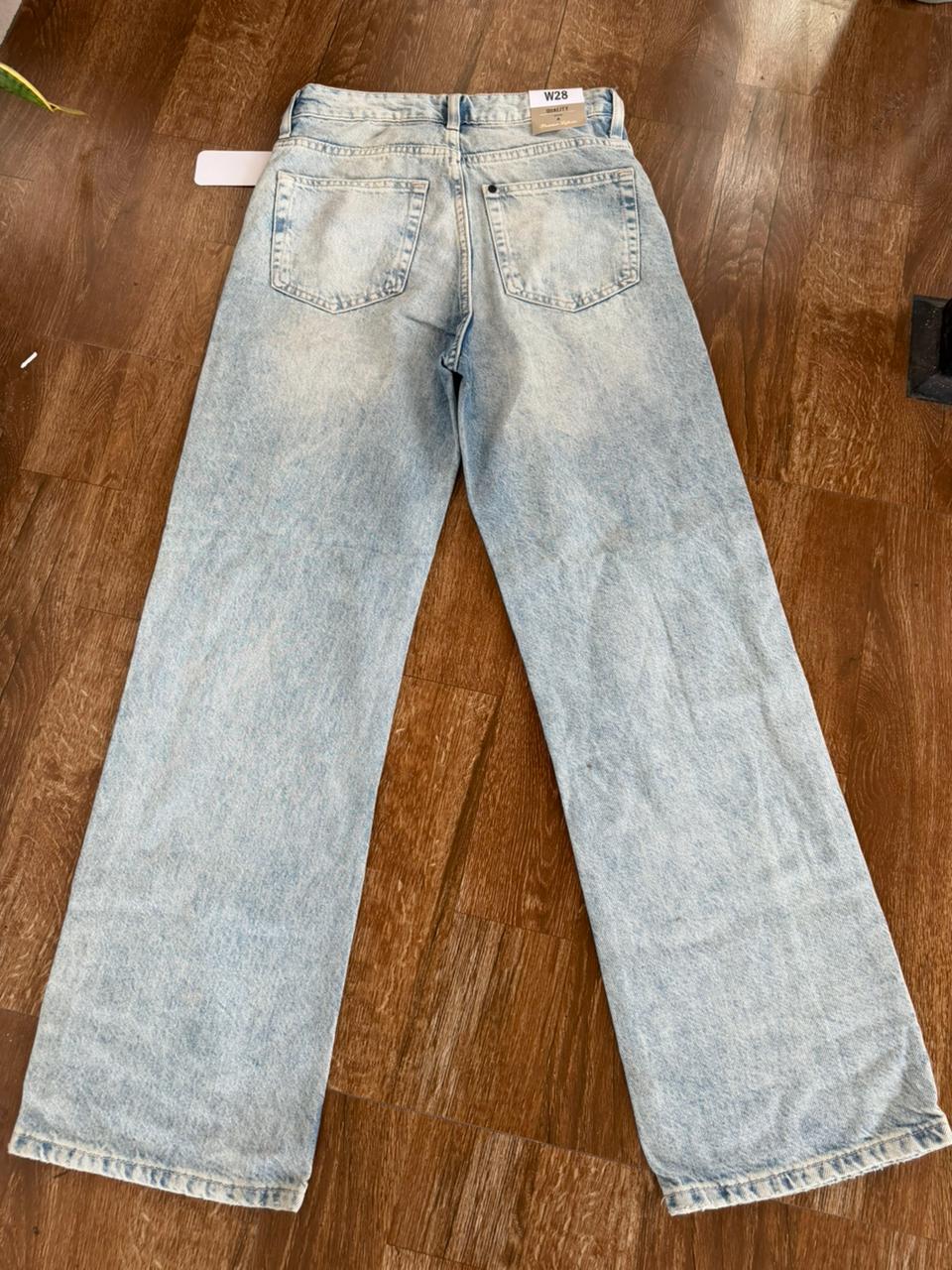 HIGH RISE STRAIGHT LEG JEAN