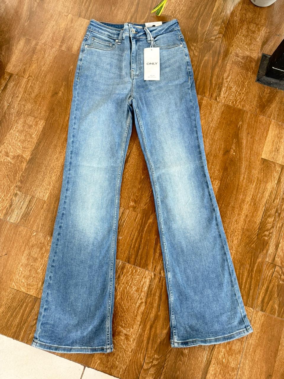 HIGH RISE BOOT CUT JEAN