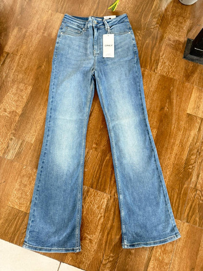 HIGH RISE BOOT CUT JEAN