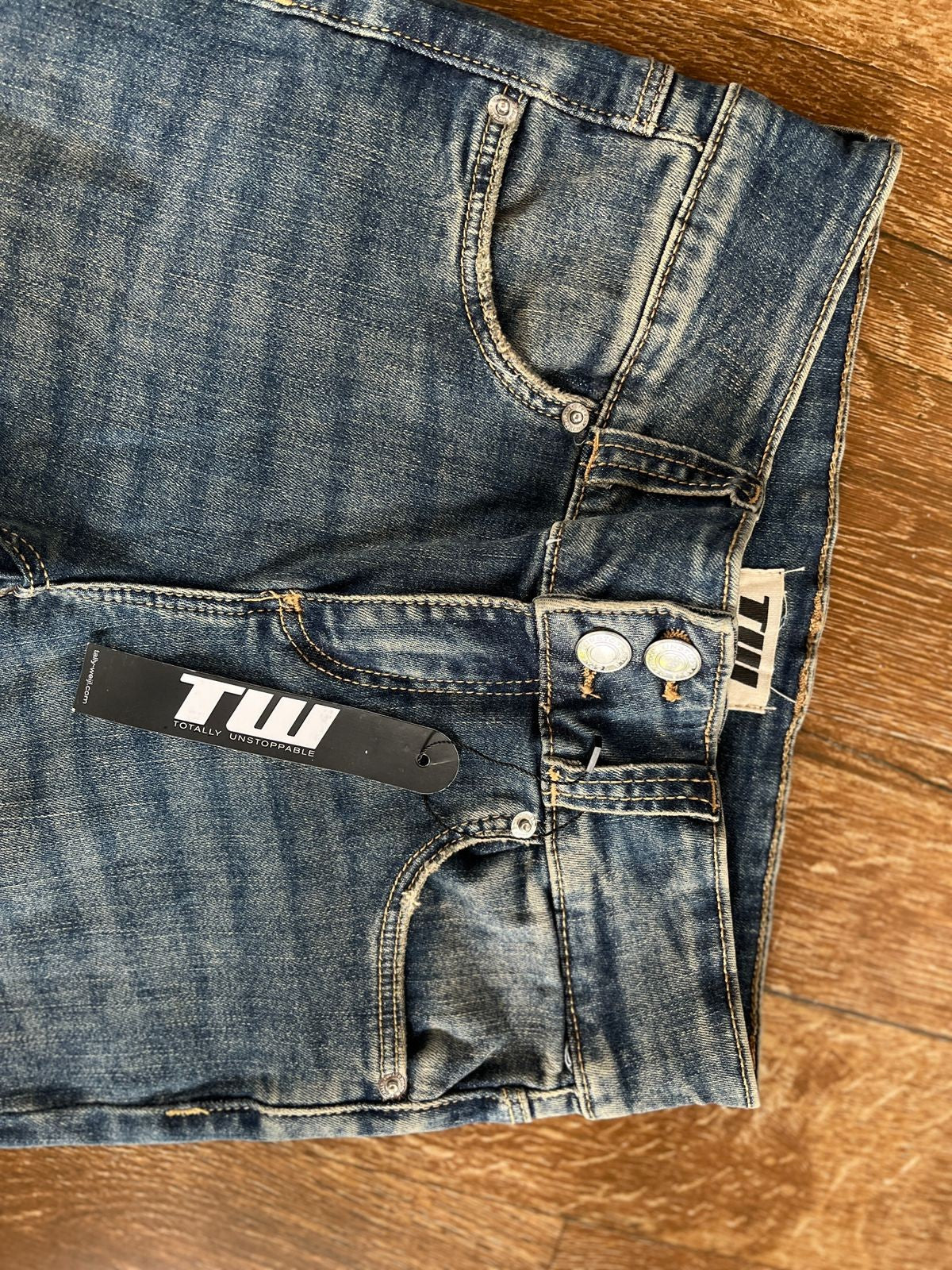 LOW RISE BOOT CUT JEAN