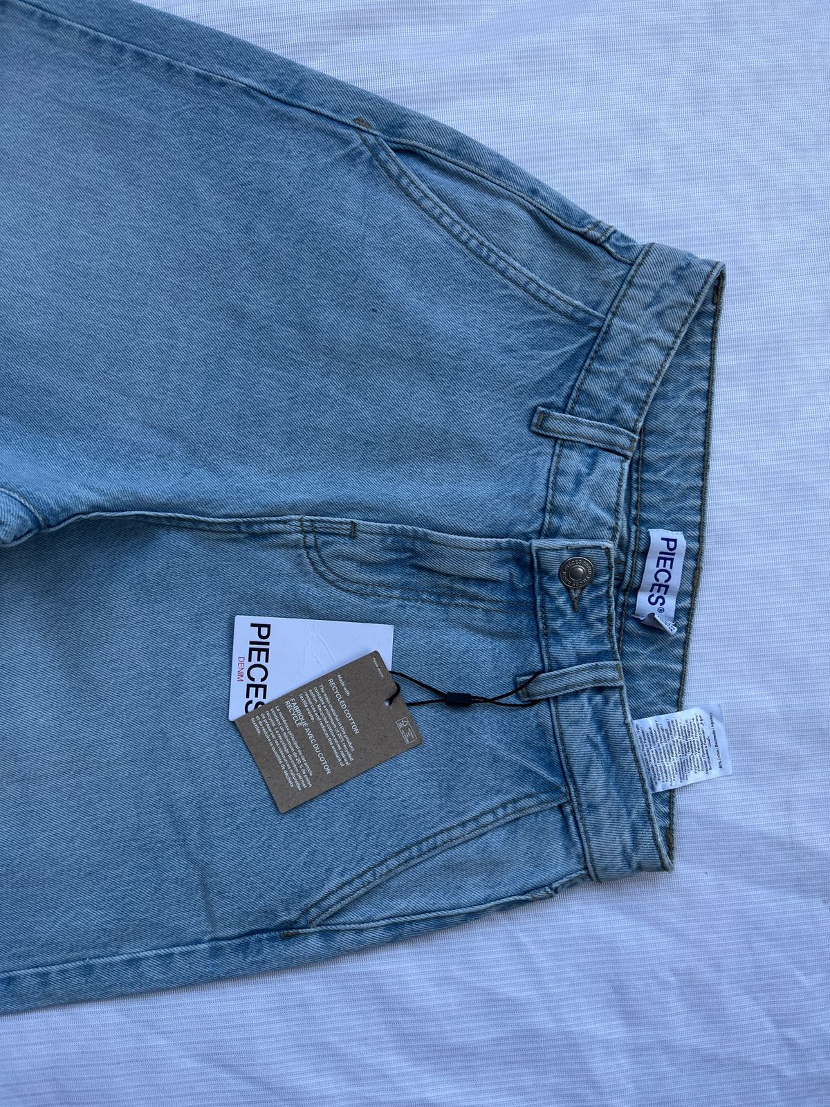 HIGH RISE BALLOON LEG JEAN