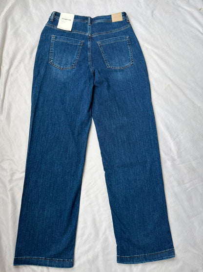 HIGH RISE STRAIGHT LEG JEAN