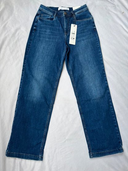 HIGH RISE STRAIGHT LEG JEAN