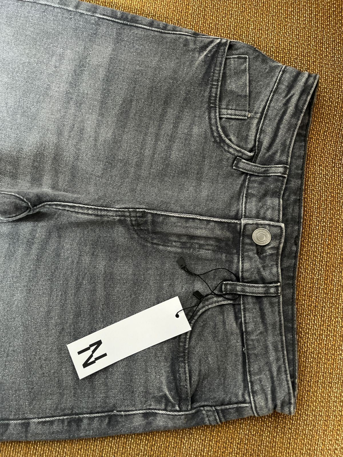 HIGH RISE STRAIGHT LEG JEAN