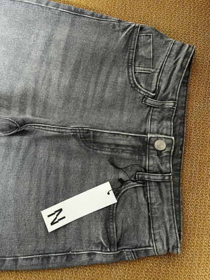 HIGH RISE STRAIGHT LEG JEAN