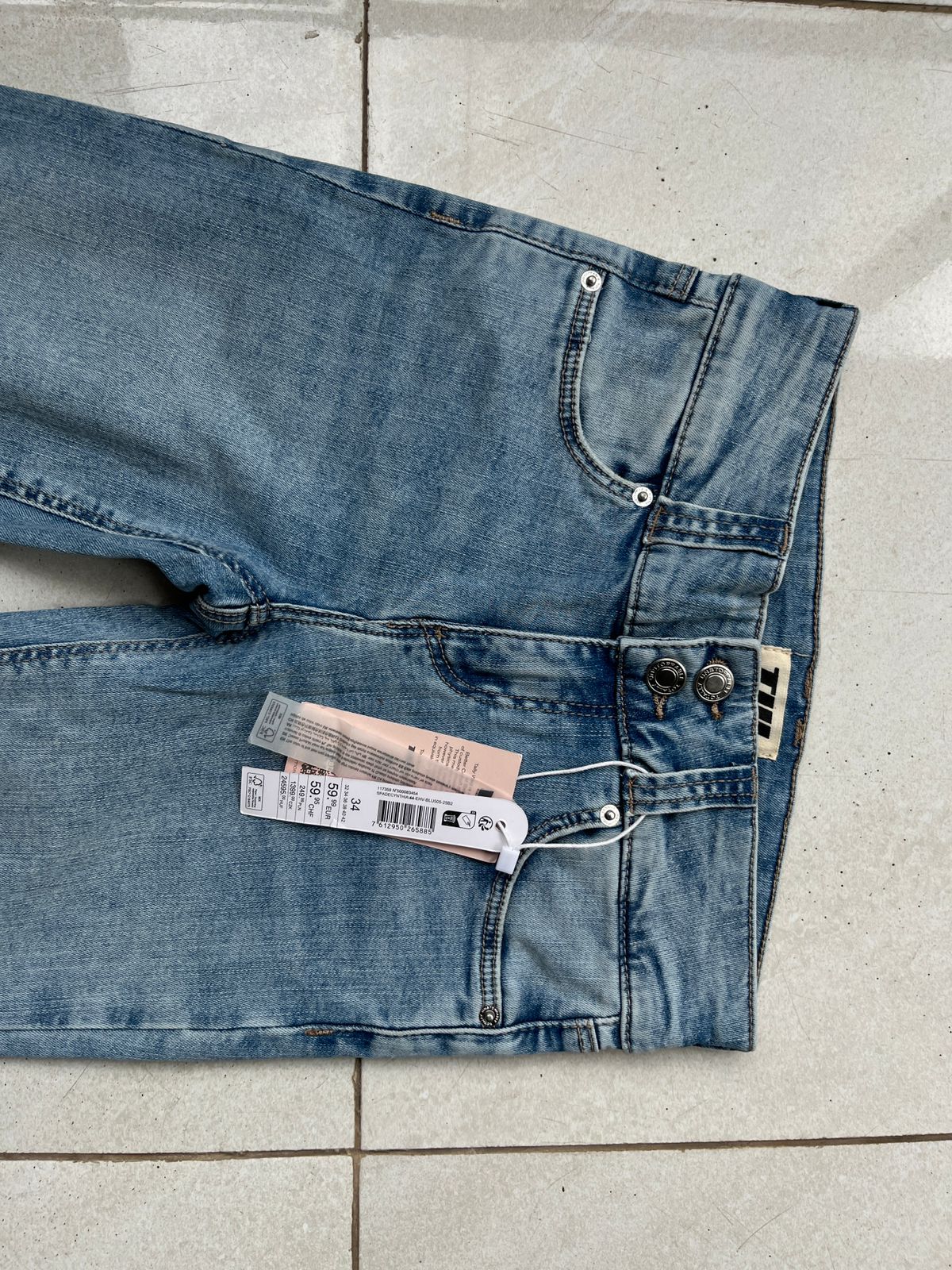 LOW RISE BOOT CUT JEAN