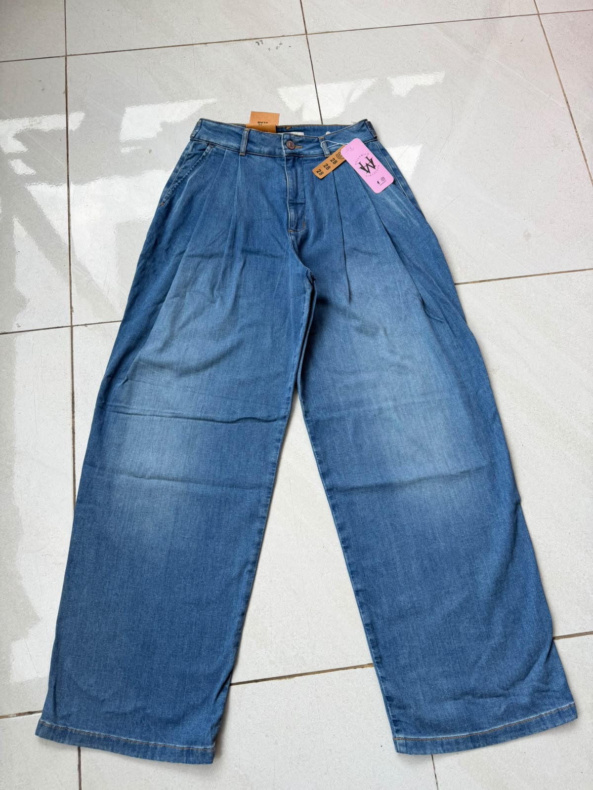 HIGH RISE PLEATED WIDE LEG JEAN